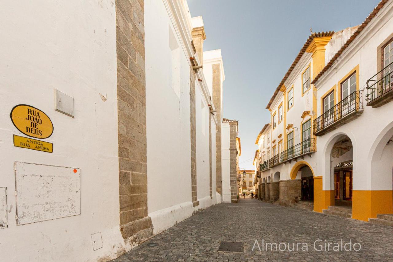 Almoura Giraldo Centro Historico Lägenhet Évora Exteriör bild